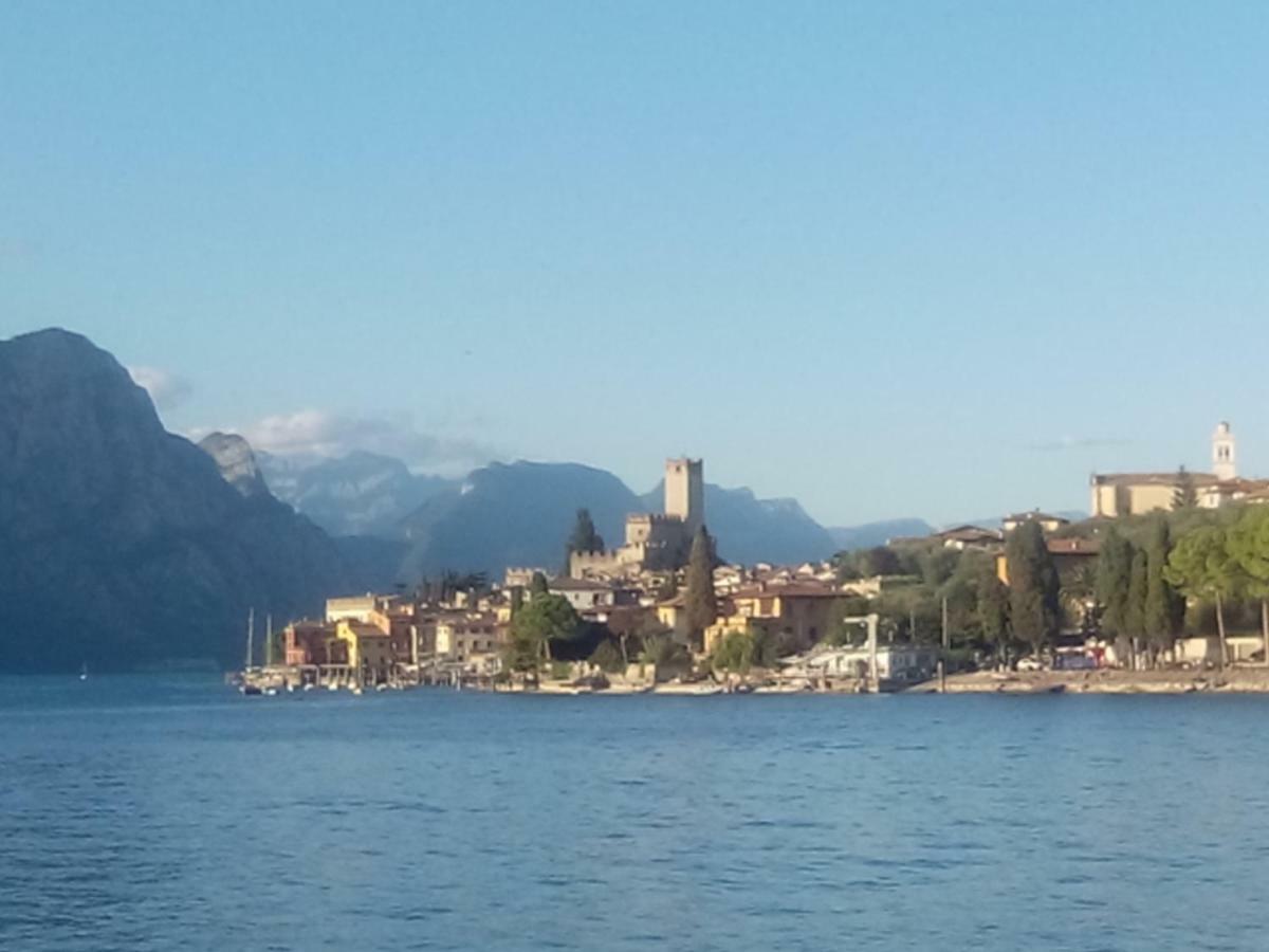 Camera Il Borgo Vicino Al Castello Con Parcheggio Malcesine Eksteriør billede
