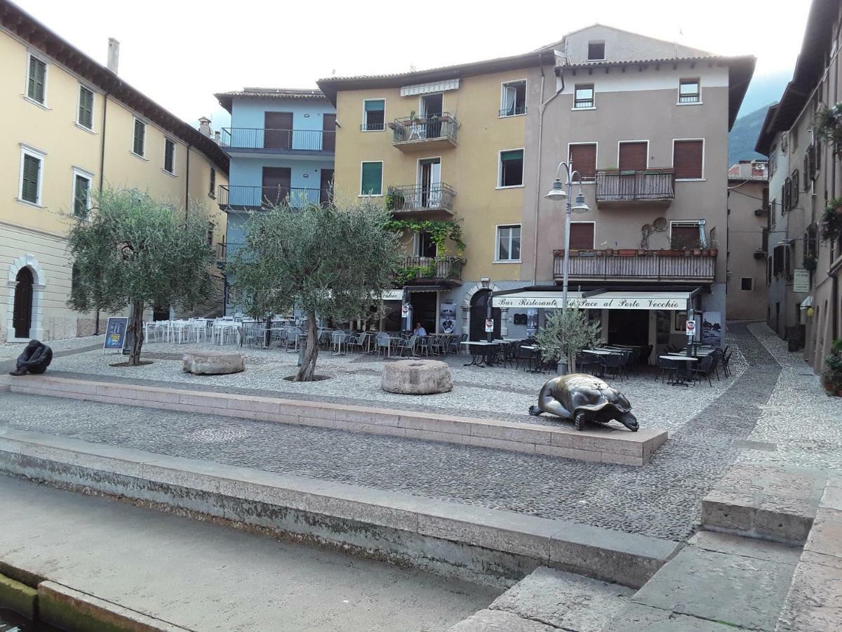 Camera Il Borgo Vicino Al Castello Con Parcheggio Malcesine Eksteriør billede